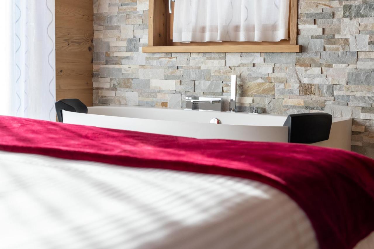 Chalet Imbosc'Che - 5 Beautiful Rooms In Charming B&B Livigno Exterior photo